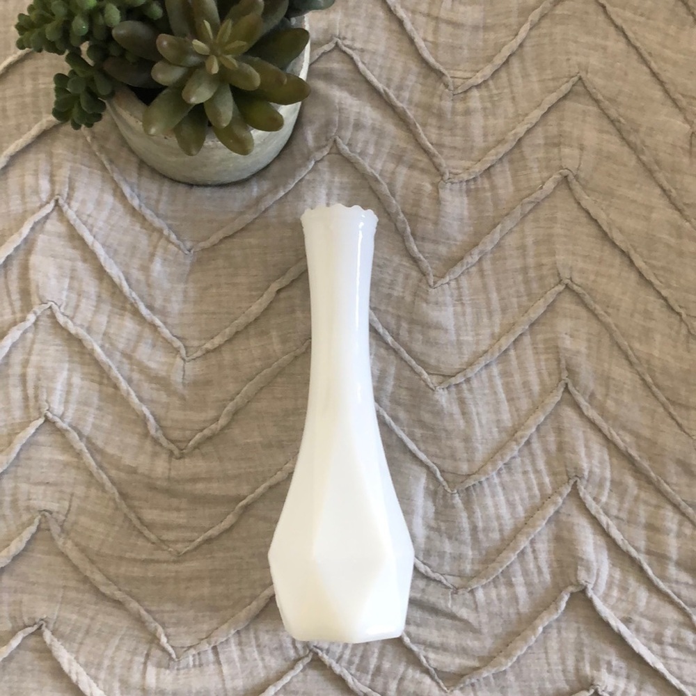 White Vintage Vase​
